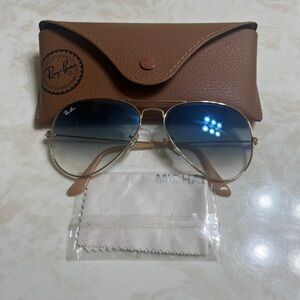 Sunglasses with Gold Frame and Blue Lenses Ray-Ban Aviator